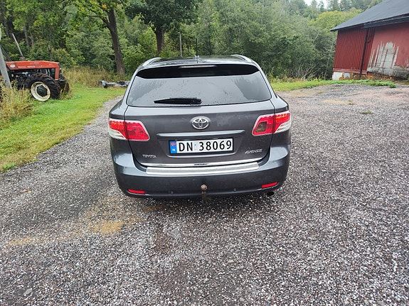 Toyota Avensis 4 of 18
