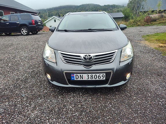 Toyota Avensis 8 of 18