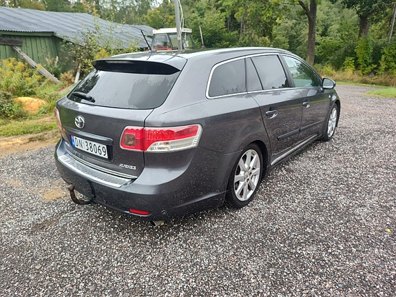 Toyota Avensis 5 of 18