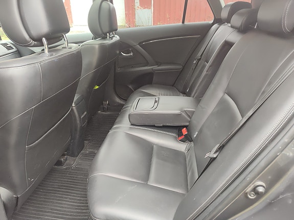 Toyota Avensis 10 of 18