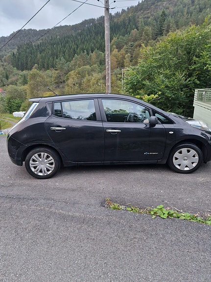 Nissan Leaf 9 of 11