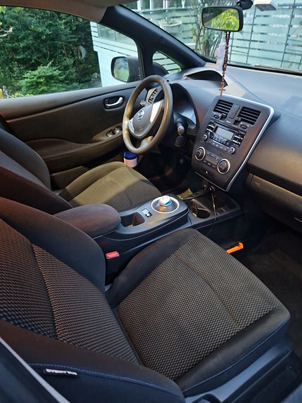 Nissan Leaf 3 of 11
