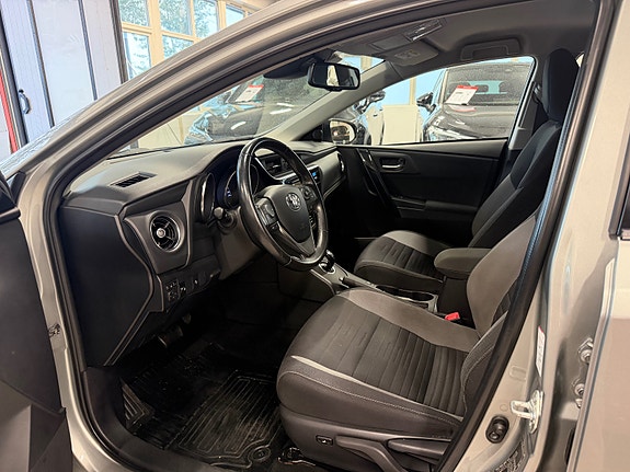 Toyota Auris 9 of 30