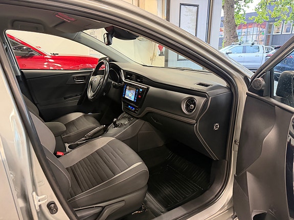 Toyota Auris 16 of 30