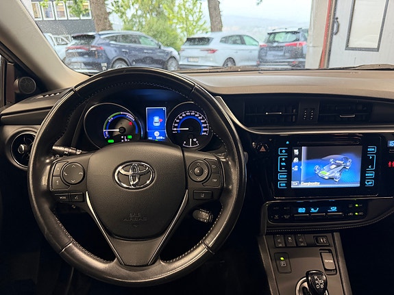 Toyota Auris 19 of 30