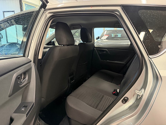 Toyota Auris 12 of 30