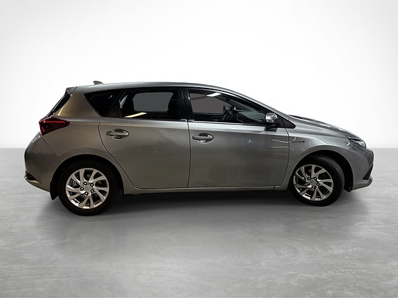 Toyota Auris 6 of 30