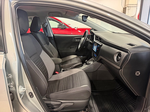 Toyota Auris 17 of 30