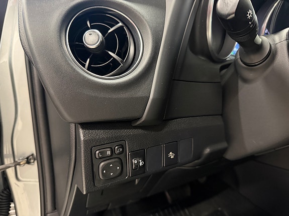 Toyota Auris 11 of 30