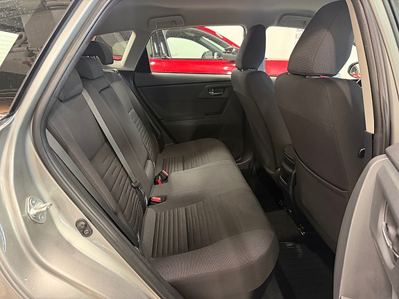 Toyota Auris 15 of 30