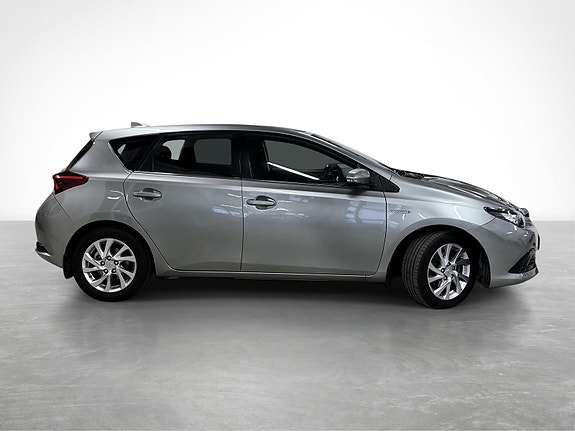 Toyota Auris 4 of 30