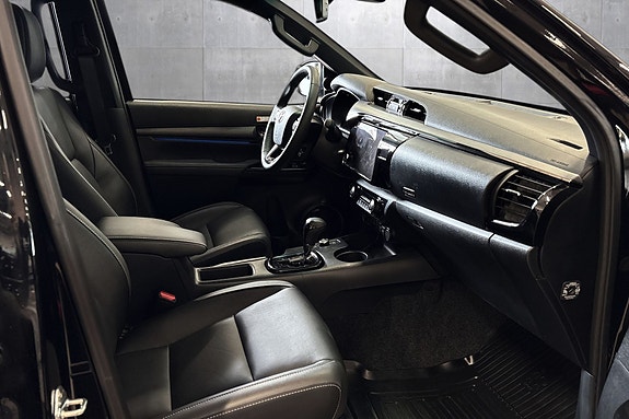 Toyota HiLux 14 of 29