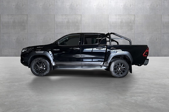 Toyota HiLux 2 of 29