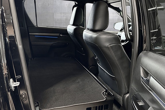 Toyota HiLux 16 of 29