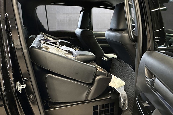 Toyota HiLux 20 of 29