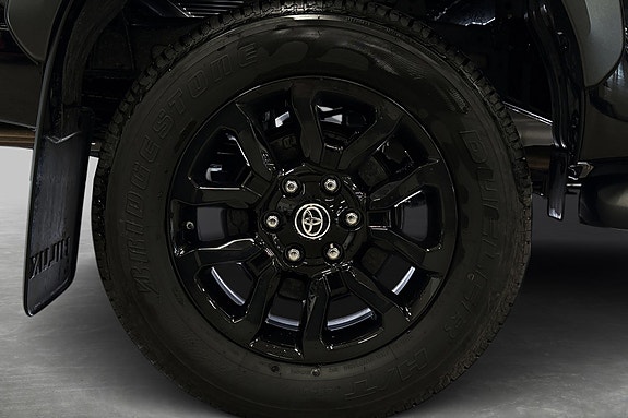 Toyota HiLux 18 of 29