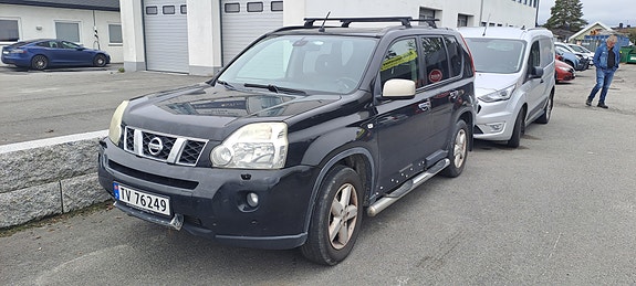 Nissan X-Trail 3 of 7