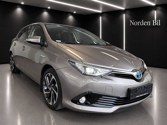 Toyota Auris 3 of 13