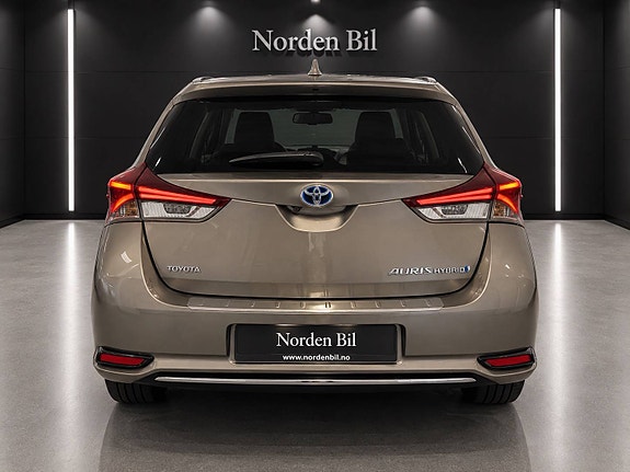 Toyota Auris 5 of 13