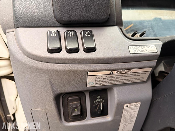 Mitsubishi Fuso Canter 27 of 30