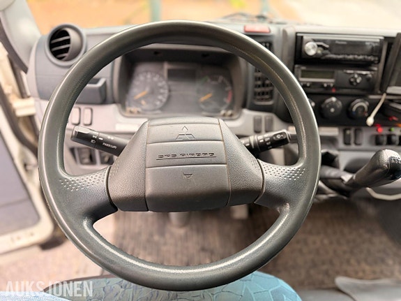 Mitsubishi Fuso Canter 17 of 30