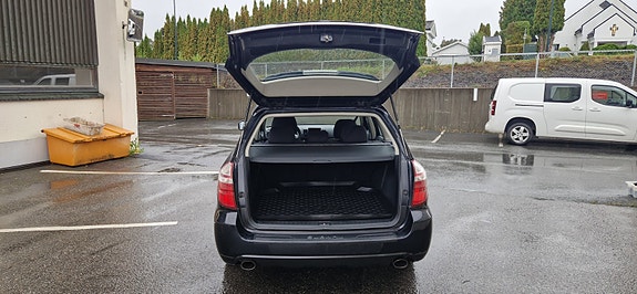 Subaru Legacy Outback 13 of 30