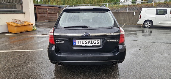 Subaru Legacy Outback 7 of 30