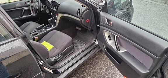 Subaru Legacy Outback 9 of 30