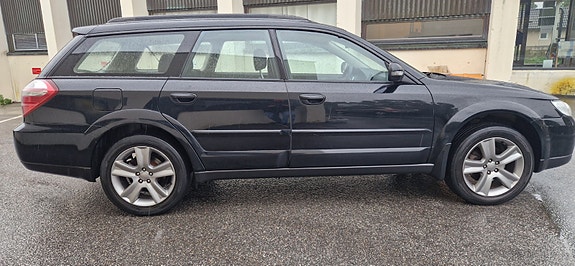 Subaru Legacy Outback 5 of 30