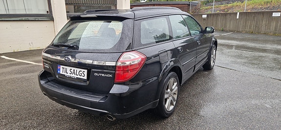 Subaru Legacy Outback 4 of 30