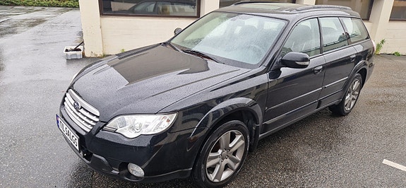 Subaru Legacy Outback 3 of 30