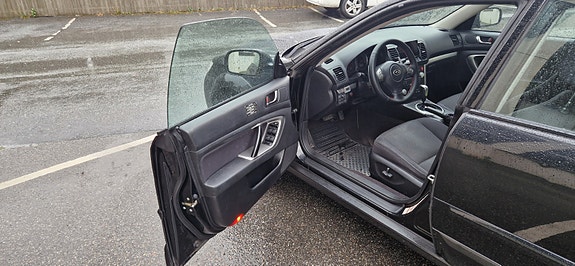 Subaru Legacy Outback 20 of 30