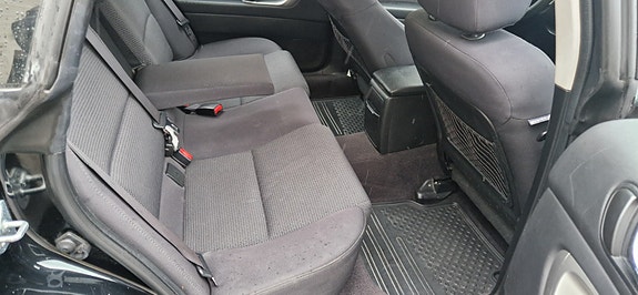 Subaru Legacy Outback 12 of 30