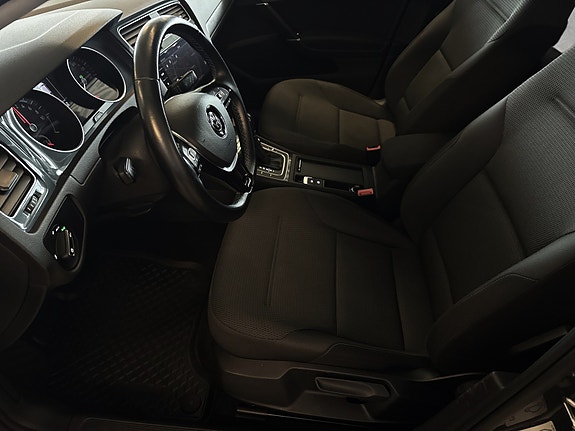 Volkswagen e-Golf VII 8 of 18