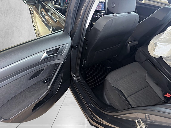Volkswagen e-Golf VII 18 of 18