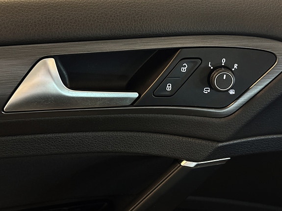 Volkswagen e-Golf VII 9 of 18