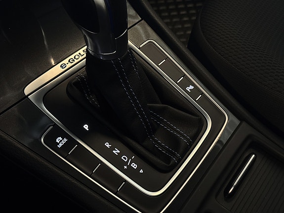 Volkswagen e-Golf VII 12 of 18
