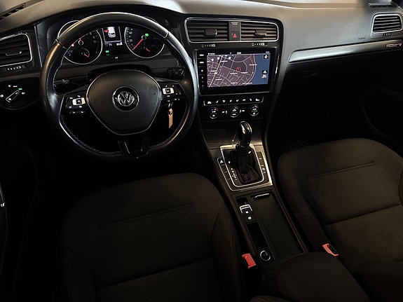 Volkswagen e-Golf VII 10 of 18