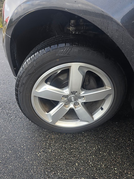 Audi Q5 2 of 19