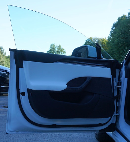 Tesla Model S 21 of 30