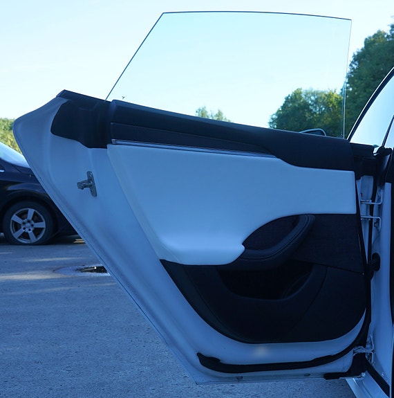 Tesla Model S 26 of 30