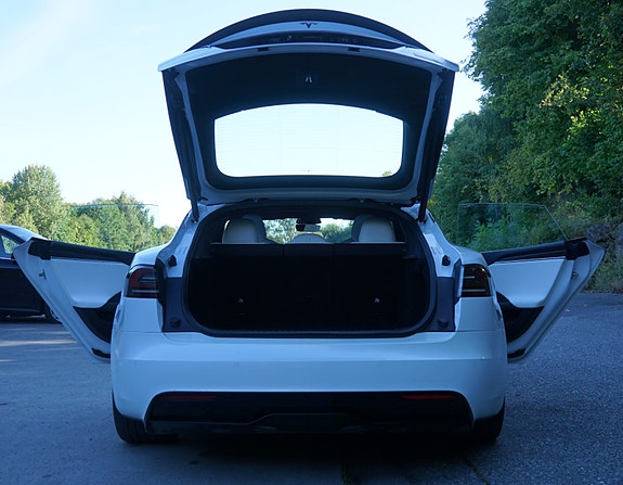 Tesla Model S 30 of 30