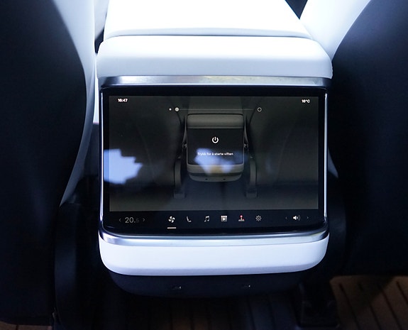 Tesla Model S 24 of 30