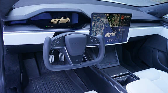 Tesla Model S 17 of 30