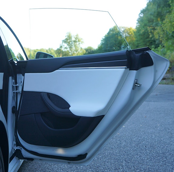 Tesla Model S 29 of 30