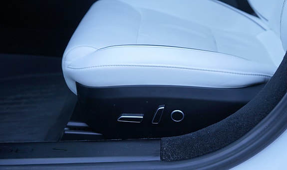 Tesla Model S 19 of 30