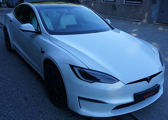 Tesla Model S 15 of 30