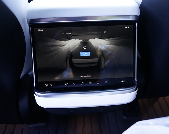 Tesla Model S 25 of 30