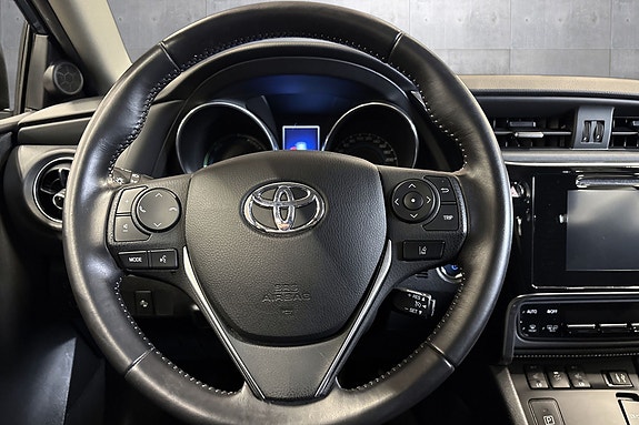 Toyota Auris 12 of 19