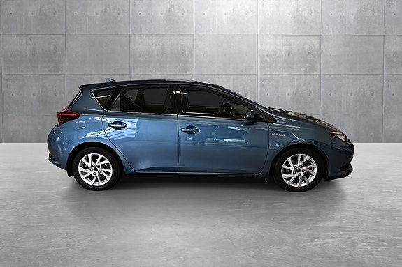 Toyota Auris 6 of 19